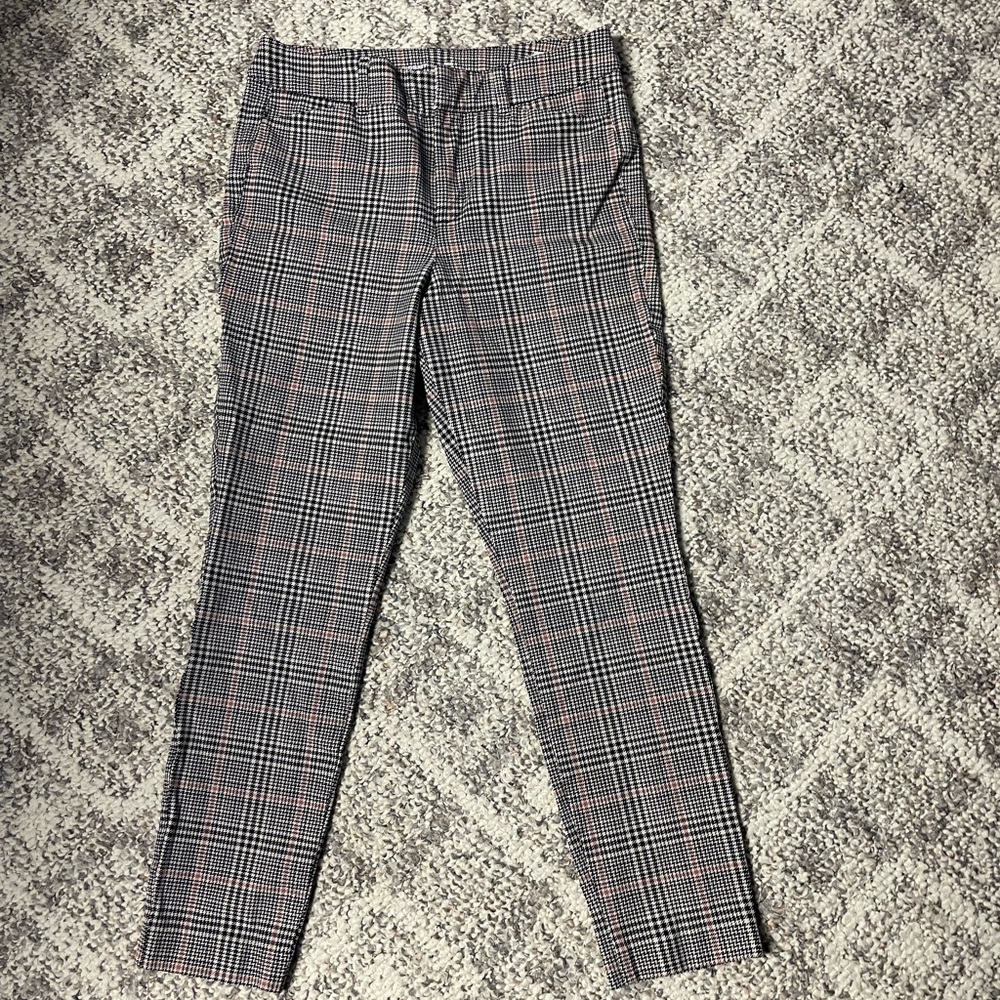 Plaid, High Rise, Dress pants. Size 4. Brand Old Navy.